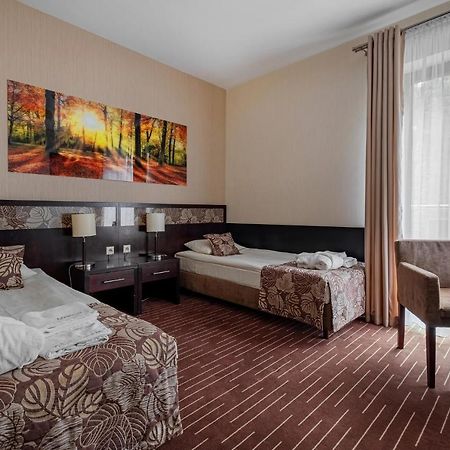 Hotel Uroczysko Cedzyna Exterior foto